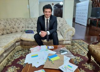Saiba quem é Anatoliy Tkach, que a guerra converteu em embaixador informal da Ucrânia no Brasil