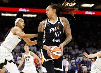 Prisão de estrela do basquete americano na Rússia é estendida