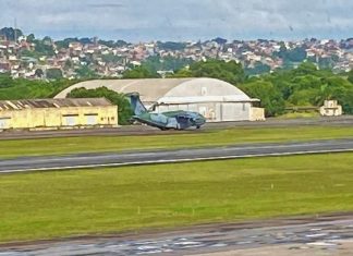 Avião da FAB que vai levar ajuda humanitária à Ucrânia e resgatar brasileiros sai do Recife
