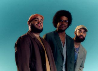 Trio Gilsons faz sucesso com shows lotados pelo Brasil e repertório autoral cantado por público jovem