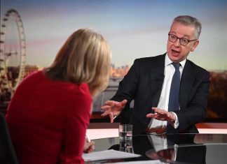 Casas de oligarcas russos podem ser usadas para abrigar refugiados ucranianos no Reino Unido, diz ministro britânico
