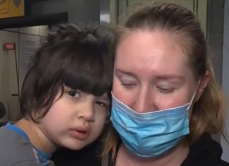 Ucraniana e filha de 5 anos autista desembarcam na Bahia após fugir da guerra; menina é brasileira e nasceu em Itabuna