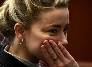Amber Heard é questionada sobre drogas em festa de casamento durante processo de difamação