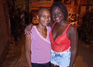 Deise ‘do tombo’, que viralizou ao cair de escada, lamenta morte de moradora da casa onde aconteceu queda