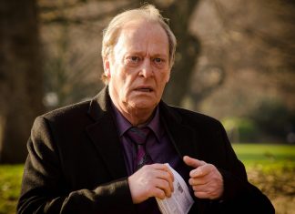 Dennis Waterman, ator de ‘Minder’ e ‘New Tricks’, morre aos 74 anos