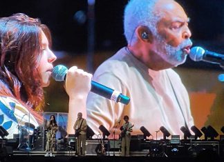 Flor e Bela Gil, filha e neta de Gilberto Gil, cantam e choram no show dele no Mita Festival