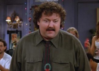 Mike Hagerty, que interpretou o zelador da série ‘Friends’, morre aos 67 anos