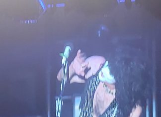 Kiss faz espetáculo grandioso e Paul Stanley se encanta com grilo no palco em São Paulo