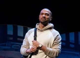 Jesse Williams, de ‘Grey’s Anatomy’, fala sobre nudez no palco em peça na Broadway