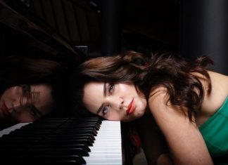 Laura Proença grava músicas de Chico Buarque em álbum produzido pelo cantor Márcio Gomes