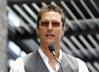 Matthew McConaughey lamenta tiroteio em escola da cidade onde nasceu