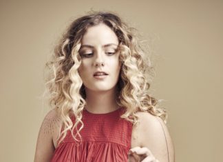Sophia Ardessore emerge na praia do samba-jazz com o álbum ‘Porto de paz’