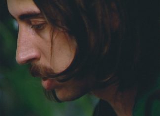 Tim Bernardes recomeça bem ao apresentar a primeiro música do álbum solo ‘Mil coisas invisíveis’