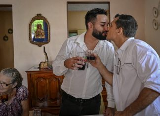 Ativistas evangélicos LGBTQIA+ se casam em Cuba