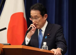 Japão: primeiro-ministro ordena investigação de seita Moon, acusada de ligação com o poder