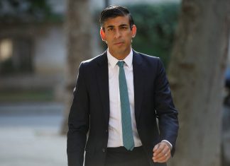 Após desistência de Boris Johnson, Rishi Sunak se aproxima do cargo de primeiro-ministro do Reino Unido