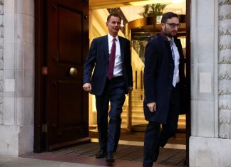 Novo ministro de Finanças do Reino Unido descarta cortes de impostos e fala até em alta de taxas