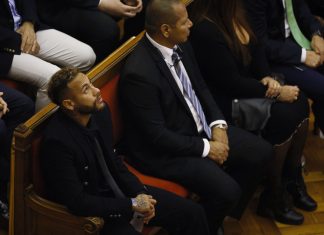 Neymar chega em julgamento sobre fruade fiscal a um mês da Copa do Mundo