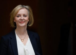 Primeira-ministra britânica renuncia ao cargo