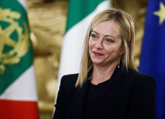 Giorgia Meloni é empossada como nova primeira-ministra da Itália e primeira mulher no cargo