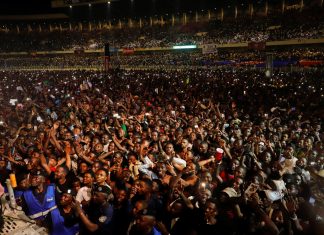 Esmagamento em estádio superlotado mata 11 pessoas na capital do Congo