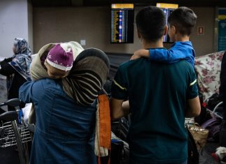 MPF cobra governos sobre afegãos acampados em aeroporto de SP; embaixadas do Brasil têm fila com milhares de pedidos de vistos