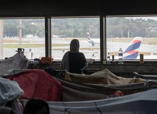 Mais de 100 afegãos seguem acampados em Aeroporto de SP à espera de ajuda; prefeitura prevê 2 semanas para vagas em abrigos