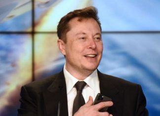 Musk volta atrás e diz que continuará financiando rede de internet Starlink na Ucrânia