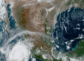 ‘Potencialmente catastrófico’, furacão Roslyn se aproxima da costa mexicana