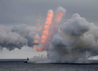 Crimeia, região da Ucrânia ocupada desde 2014 pela Rússia, é bombardeada por drones