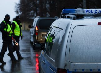 Homem morre após tiroteio com a polícia na Polônia