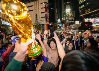 Vitória histórica do Japão sobre a Alemanha: as impressionantes imagens da festa em Tóquio