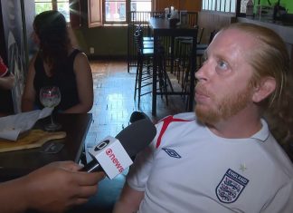 Ingleses festejam em BH vitória sobre seleção do Irã