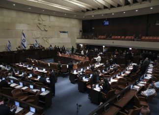 Primeiro-ministro de Israel perde eleições e parabeniza oponente