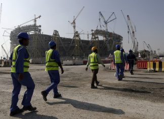 Relatório aponta indícios de escravidão moderna na construção dos estádios da Copa no Catar