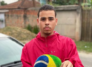 ‘Copa de Cria’: barbeiro viraliza com penteado para a Copa do Mundo com a bandeira do Brasil