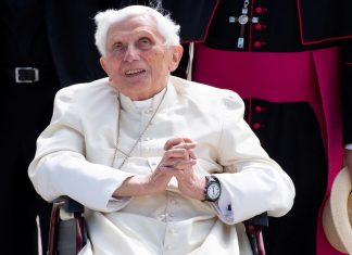 Por que o Papa Bento XVI renunciou?