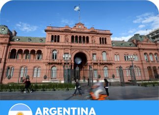Inspirados no ‘Super Trunfo’, cards comparam características dos países finalistas da Copa