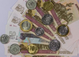 Autoridades russas anunciam a substituição da hryvnia ucraniana pelo rublo russo em Kherson