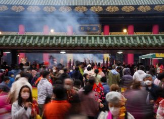 Diminuição da população na China pode afetar força de trabalho e economia mundial, avalia economista