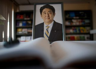 Promotoria japonesa indicia homem pelo assassinato do ex-premiê Shinzo Abe