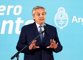 Presidente da Argentina pede impeachment da Corte Suprema