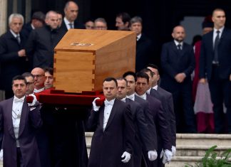 Funeral de Bento XVI é realizado no Vaticano; ASSISTA AO VIVO