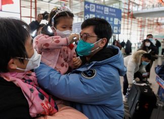 China reabre fronteiras em despedida à política de Covid-zero