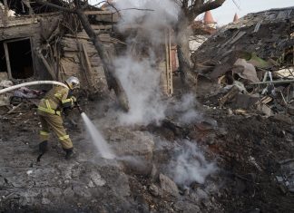 Bombardeios russos no Ano Novo deixam quatro mortos e 50 feridos na Ucrânia