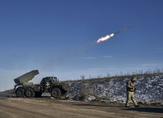 Combates no sul da Ucrânia aumentam de intensidade, dizem forças russas