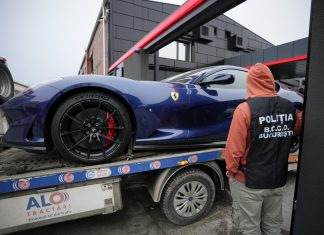 Andrew Tate, lutador e influencer ironizado por Greta Thunberg, é alvo de operação que apreende 15 carros de luxo; veja fotos