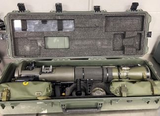 Armamento irregular calibre 84mm é encontrado por oficiais de Aeroporto dos EUA dentro de bagagem