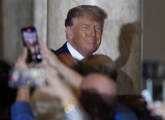 Justiça da Flórida multa Donald Trump por ele entrar com processos frívolos com motivação política