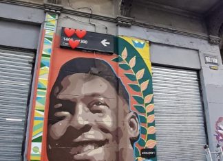 Pelé ganha homenagem em tradicional bairro de Buenos Aires